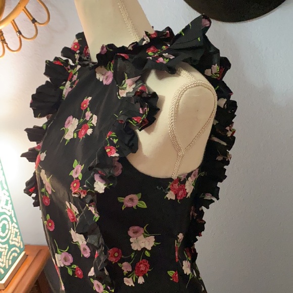 EXPRESS Black Ruffle Sleeveless Top - Floral Size Small - Picture 9 of 9